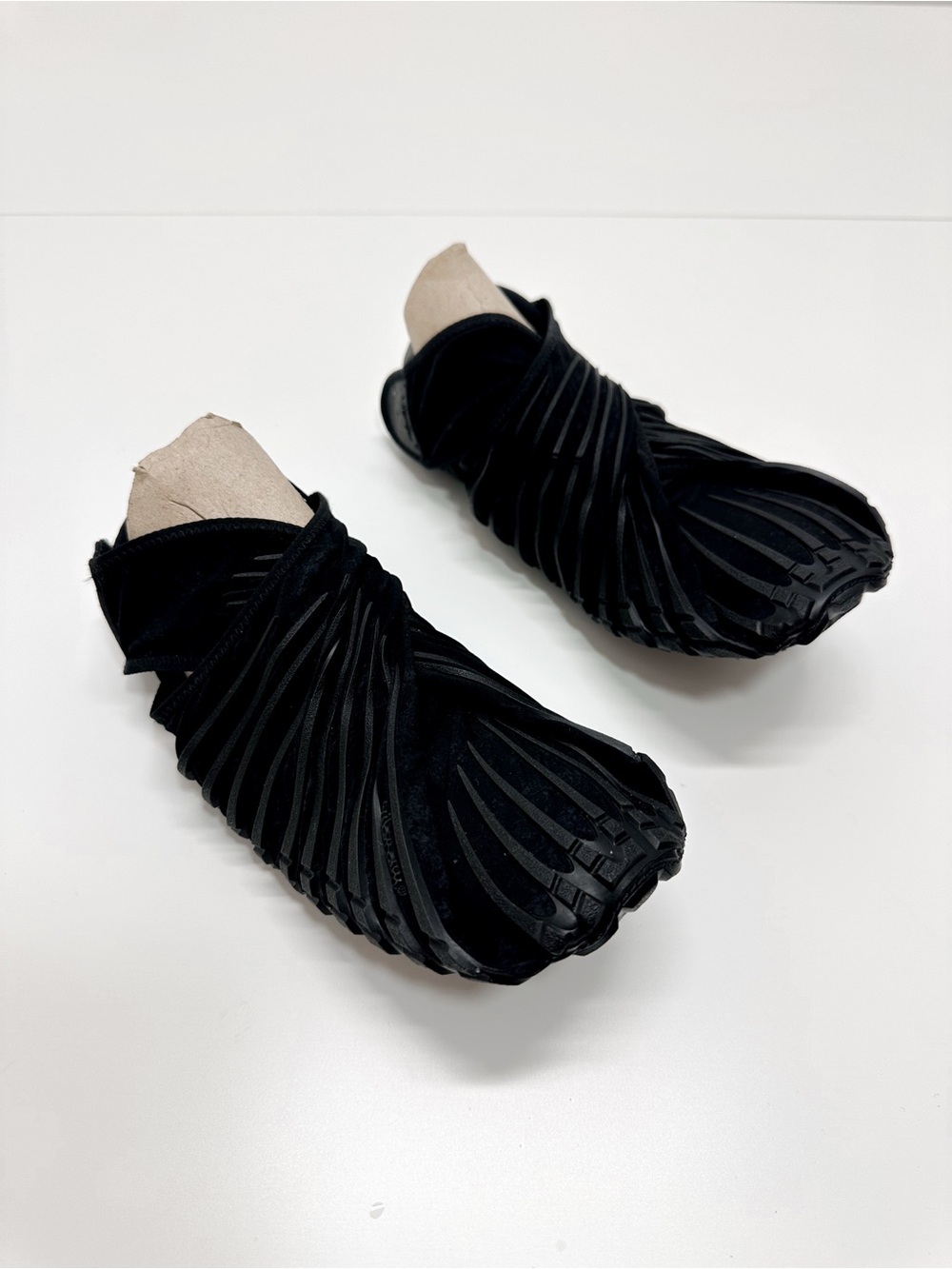 Vibram Furoshiki Unisex The Wrapping Sole Shoes in Black